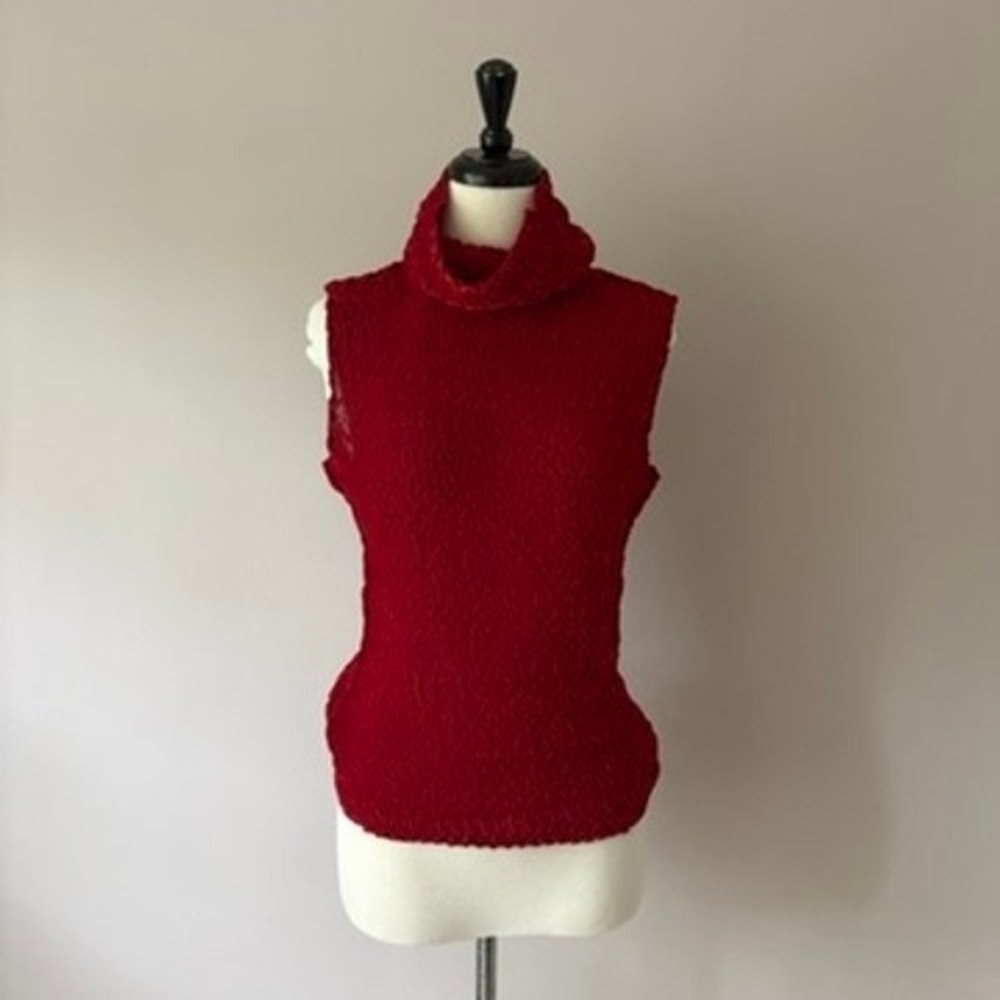 Komarov Pleated Crinkled Mock Turtleneck Sleevless Top Women's M Red Velvet
